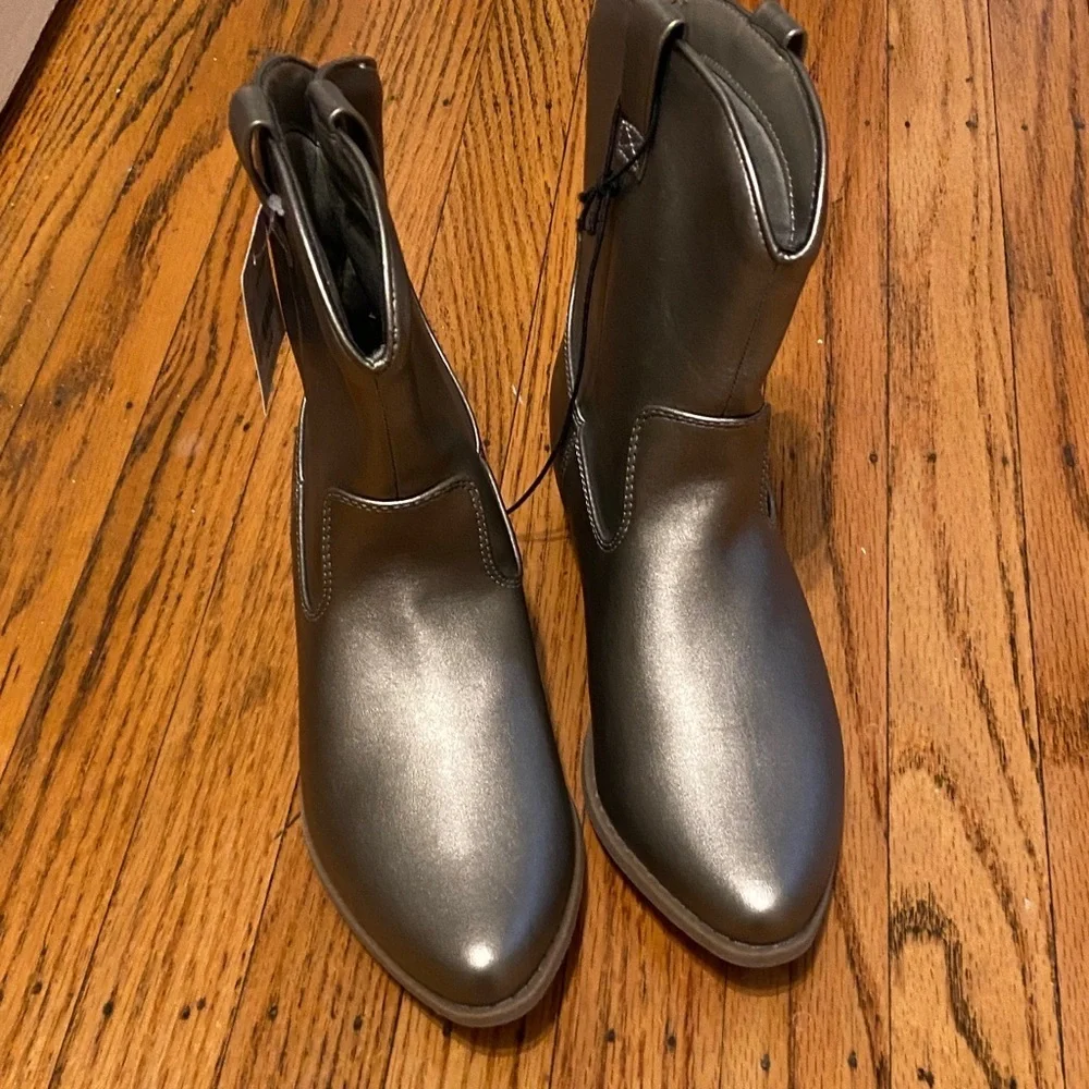 Arizona Jean Co.  Boots size 7 NWT